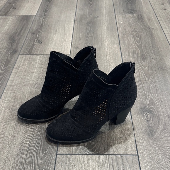 Report Shoes - Report Elegant Black Ankle Booties